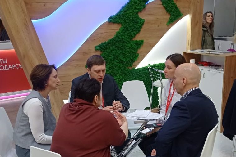 деловая встреча с представителями Татарстана на выставке MITT_Сергей Попович.jpg