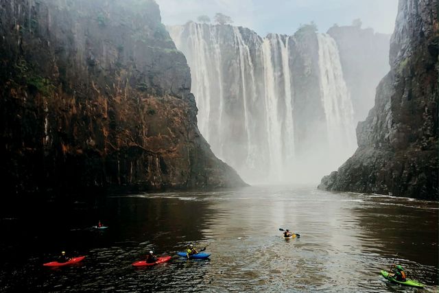 российские каякеры у водопада Виктория в Зимбабве_kirillkos.jpg