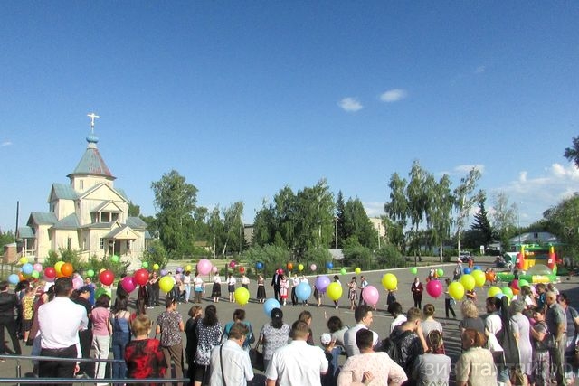 запуск воздушных шаров в день рождения Валерия Золотухина в Быстром Истоке.jpg
