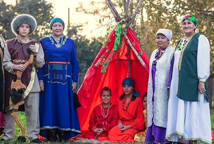 Красногорский Центр кумандинской культуры издал фольклор своего народа при поддержке Правительства региона