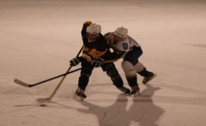 В хоккей играют настоящие мужчины! На «Алтайской зимовке» сразятся 6 команд