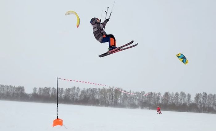 Зрители гонки «Сибирский Сусанин» могут помочь судьям в оценке зрелищности высотных прыжков на кайте через ленту