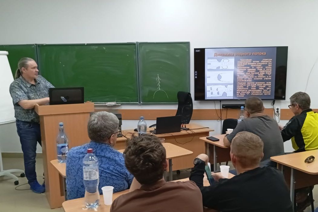 Андрей Дудник ведет занятие курса переподготовки инструкторов-проводников_Алексей Арапов.jpg Андрей Дудник ведет занятие курса переподготовки инструкторов-проводников_Алексей Арапов.jpg