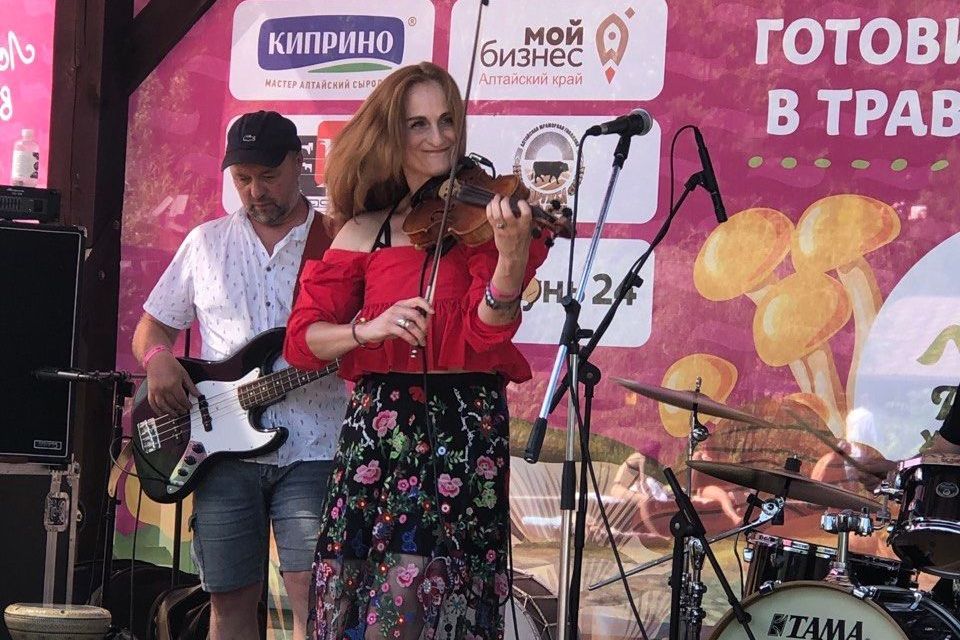 музыка на гастрофестивале Ах!Фест_streetfiddlers.jpg музыка на гастрофестивале Ах!Фест_streetfiddlers.jpg