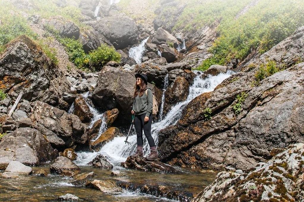 у водопада Рассыпной на экотропе Шинок_Валерий Степанюк.jpg у водопада Рассыпной на экотропе Шинок_Валерий Степанюк.jpg