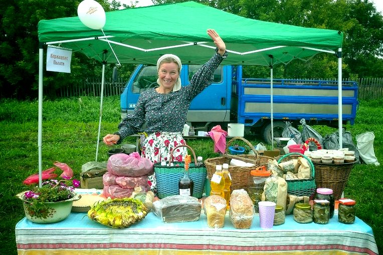 хозяйка Кержацких палатей на ярмарке Солоновские закрома_Екатерина Вишневская.jpg хозяйка Кержацких палатей на ярмарке Солоновские закрома_Екатерина Вишневская.jpg