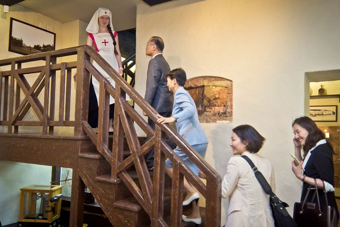 экскурсия по Горной аптеке для корейского посла_Elena Parusimova.jpg экскурсия по Горной аптеке для корейского посла_Elena Parusimova.jpg