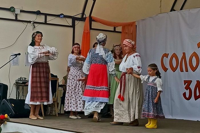 дефиле на сцене ярмарки Солоновские закрома_Дария Андреева.jpg дефиле на сцене ярмарки Солоновские закрома_Дария Андреева.jpg