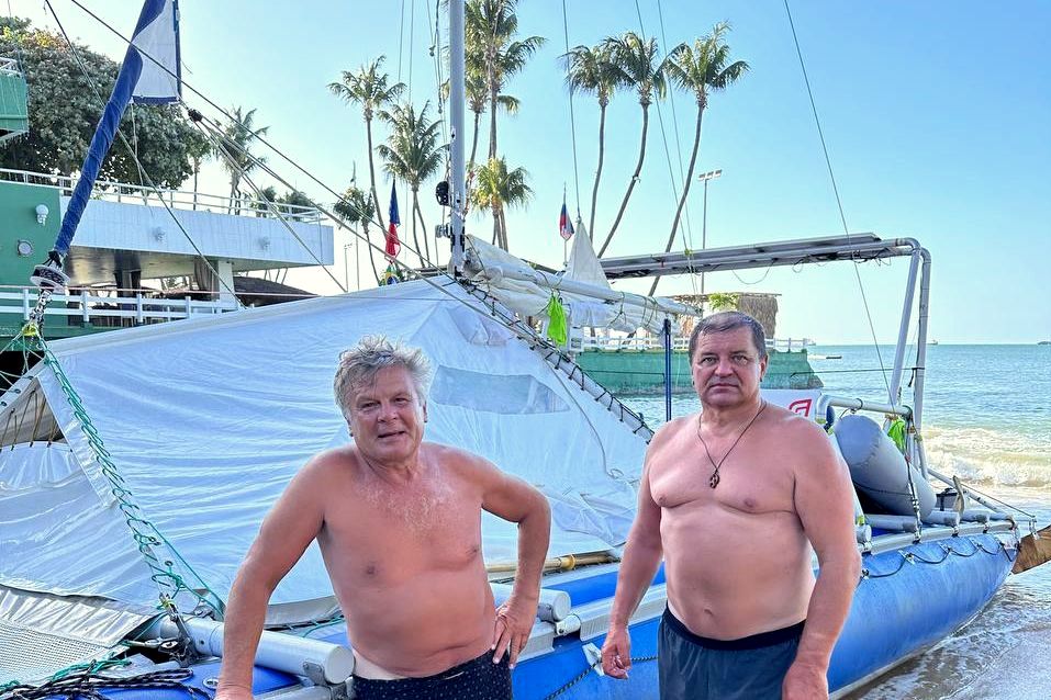 Александр Проваторов и Андрей Светашов у катамарана СибКат_kulik_boat.jpg