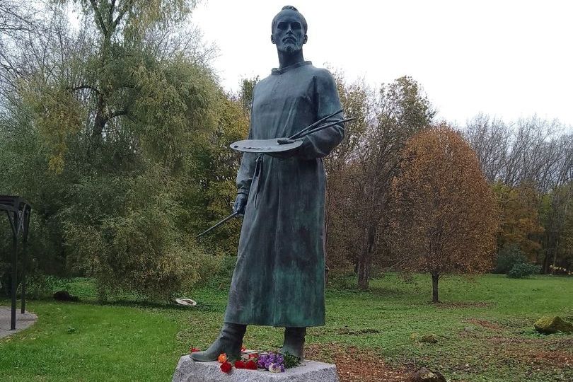 памятник Рериху в семейной усадьбе деревни Извара_Людмила Бурменская.jpg памятник Рериху в семейной усадьбе деревни Извара_Людмила Бурменская.jpg