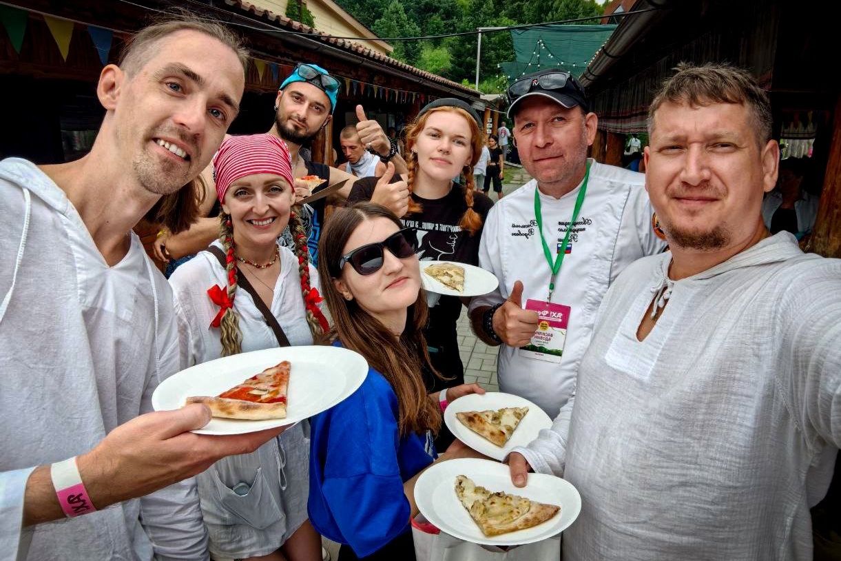 группа Човен с пиццей на гастрофестивале Ах!Фест_choven_folk.jpg группа Човен с пиццей на гастрофестивале Ах!Фест_choven_folk.jpg